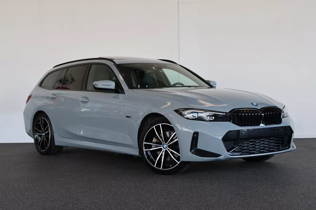 BMW 3 Serie 330E xDRIVE Touring M-Sport - 292pk PHEV 330e xDrive