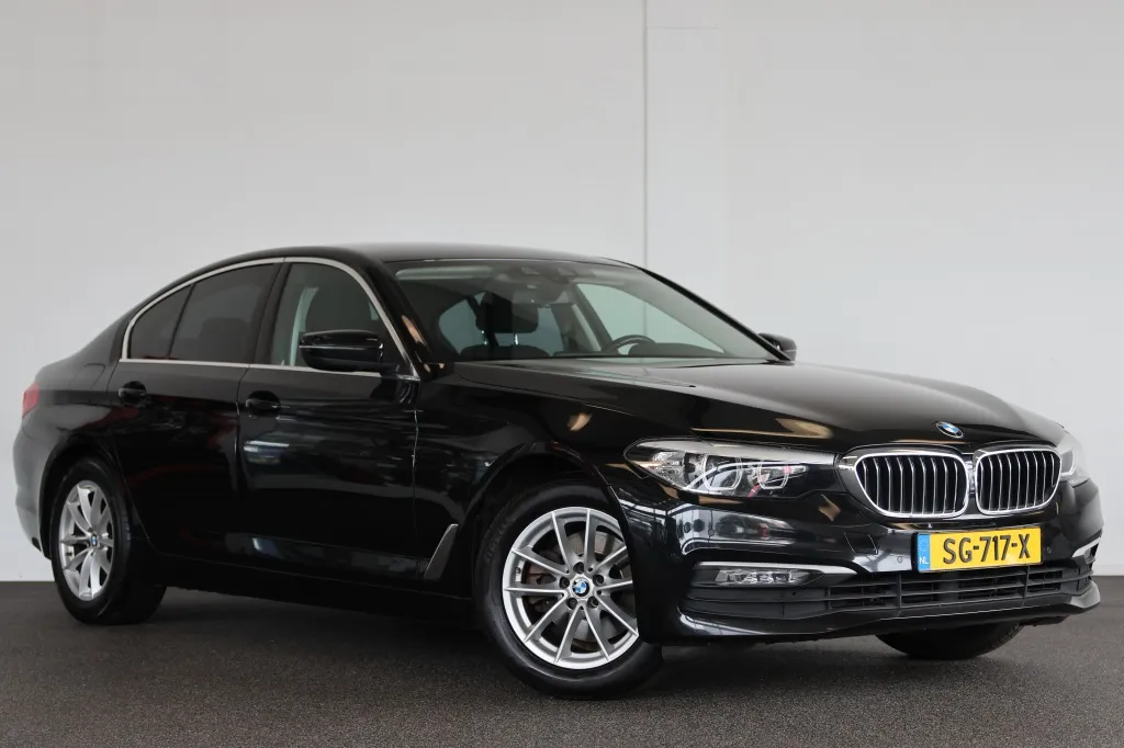 BMW 5 Serie 520i Executive Ned auto , trekhaak ,navi