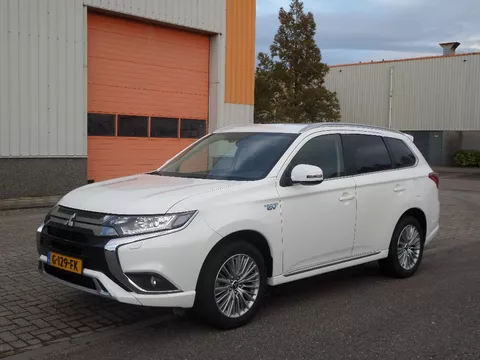 Mitsubishi Outlander 2.4 PHEV Pure+ , trekhaak ,apple/android auto